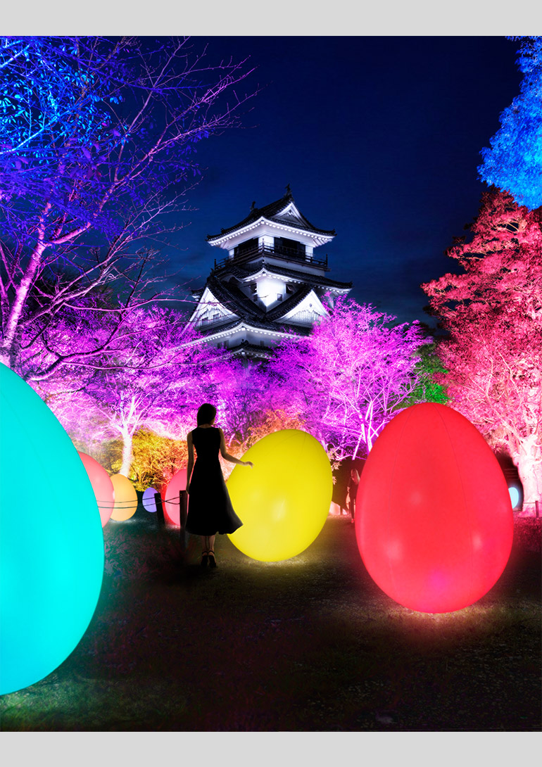 《呼応する、たちつづけるものたちと木々 / Resisting and Resonating Ovoids and Trees》 teamLab, 2017, Interactive Digital Installation, Endless, Sound: Hideaki Takahashi：「チームラボ 高知城 光の祭」高知城・高知公園