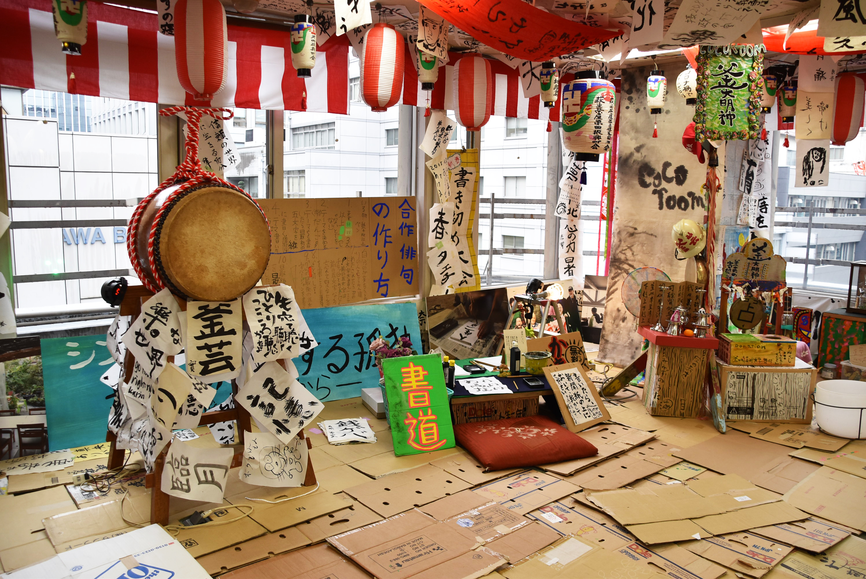 船場センタービルでの、釜ヶ崎芸術大学の展示風景