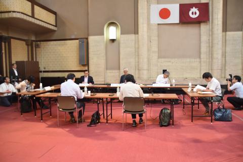 「あいちトリエンナーレのあり方検証委員会」初会合の様子（会場：愛知県庁）