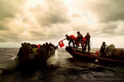 国境なき医師団企画による「エンドレスジャーニー展 ～終わらせたい、強いられた旅路～」。詩人の谷川俊太郎と現代美術作家の諸泉茂のコラボレーション展示も。