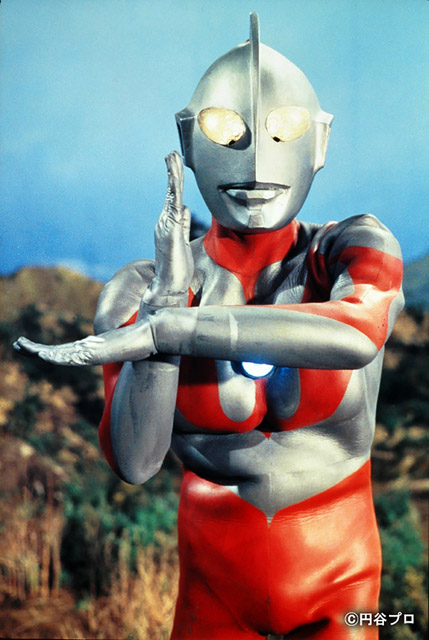 『ウルトラマン』1966 年　© 円谷プロ：「Oh ！マツリ☆ゴト 昭和･平成のヒーロー & ピーポー」兵庫県立美術館