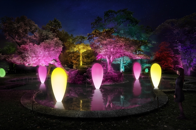 04: teamLab, 桜の池跡の水面に立つ、自立しつつも呼応する生命, 2019, Digital Installation, Endless, Sound: Hideaki Takahashi © teamLab：「チームラボ 広島城 光の祭」広島城