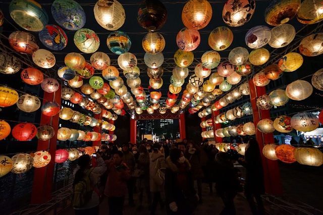 大阪 ・光の饗宴：「神に照らされたところ『台湾の台南』 」中之島公園バラ園、大阪市役所